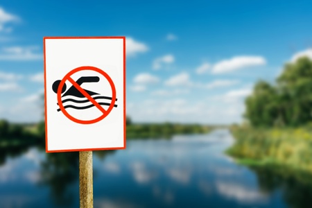 Почему не стоит купаться в водоеме рядом с которым установлен запрещающий знак. Почему не стоит купаться в водоеме рядом с которым установлен запрещающий знак.